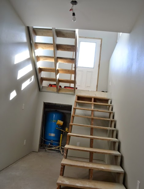 Планировка комнаты с лестницей на второй этаж