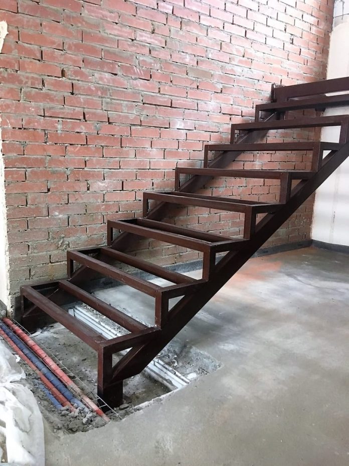 Дизайн лестниц из металла